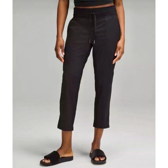 Lululemon Dance Studio Mid Rise Cropped Pant Size 8 Black LW6CDQS - Picture 1 of 9